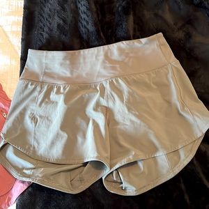 Lululemon SPEED UP 4” mid-rise shorts